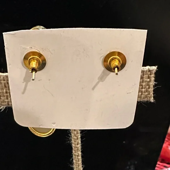 Elegant Gold and Pearl Drop Earrings - Picture 3 of 3